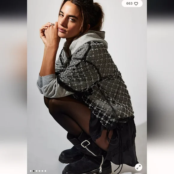 Free People Loir Embellished Top Black Large NWT - Picture 3 of 9